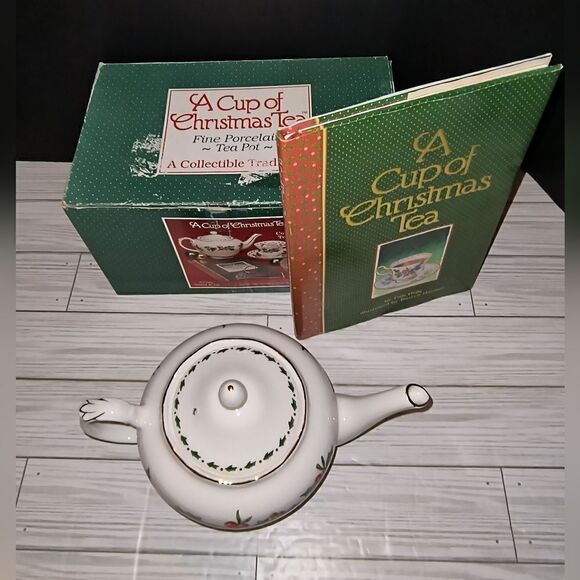 A Cup of Christmas Tea Coffee or Tea Pot Waldman House Teapot & Book By Tom Hegg - Picture 2 of 11